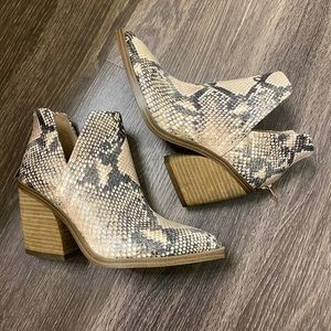 Vince Camuto Gigietta Booties